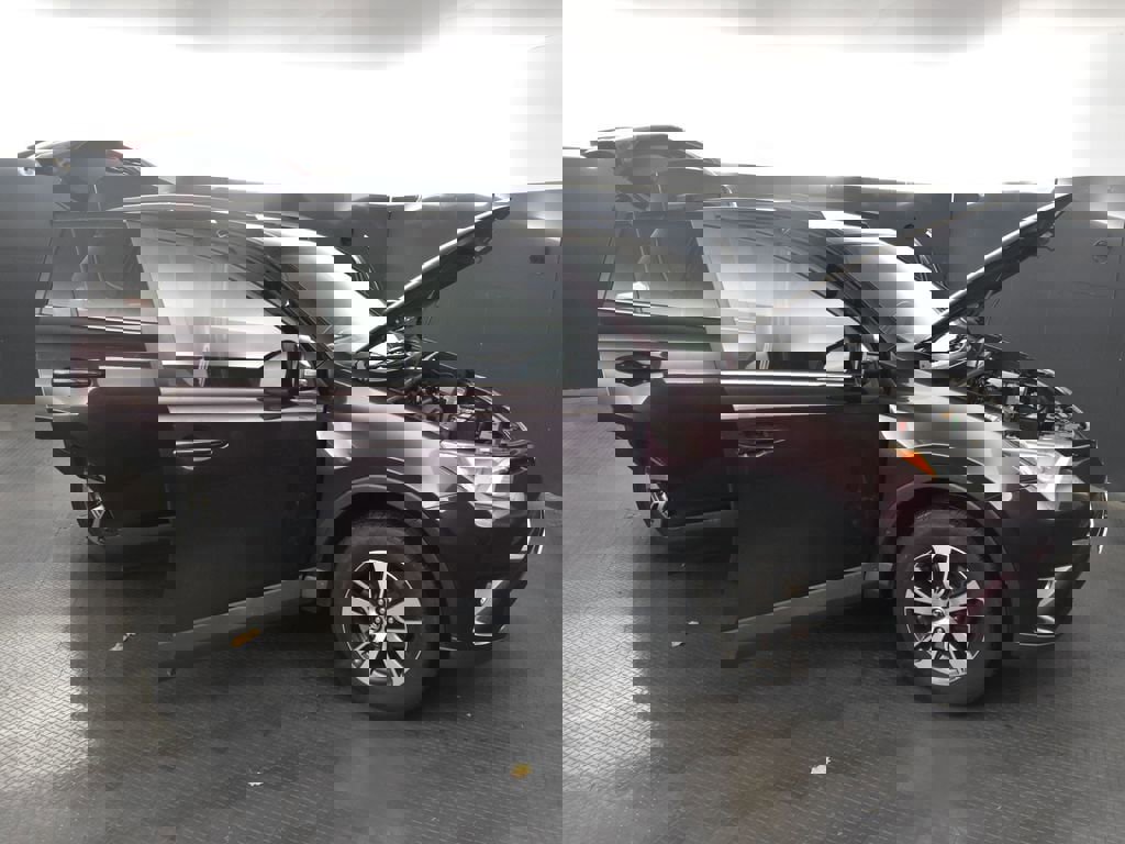 Used 2018 Toyota RAV4 XLE image 36