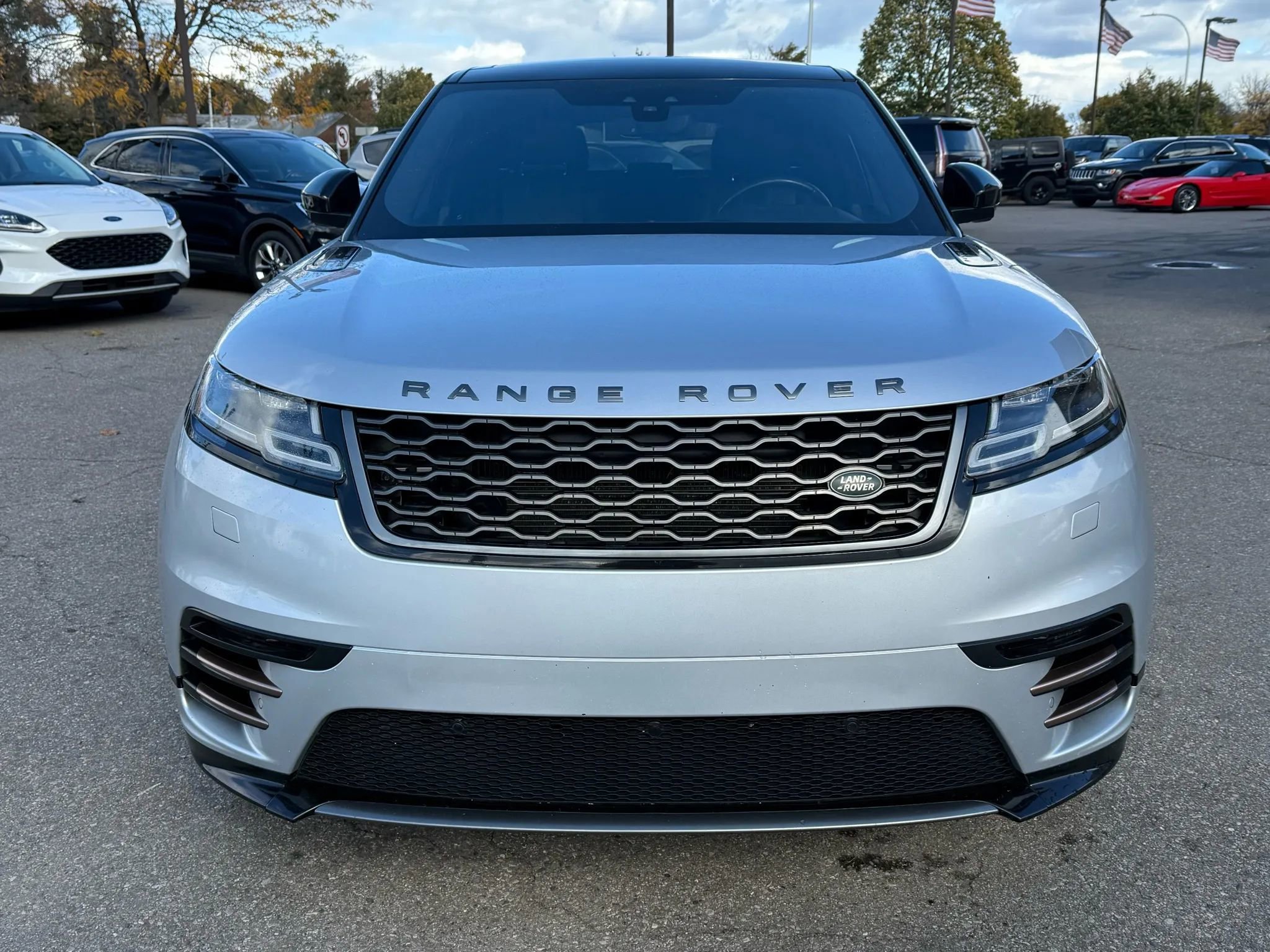 Used 2018 Land Rover Range Rover Velar R-Dynamic SE image 2