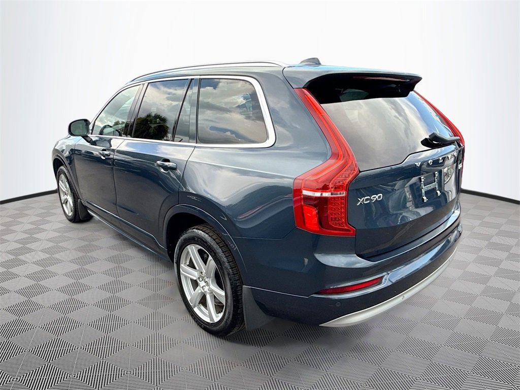 Used 2022 Volvo XC90 T6 Momentum image 6