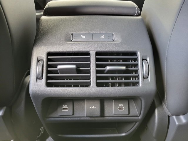 Used 2024 Jaguar E-PACE R-Dynamic SE image 19