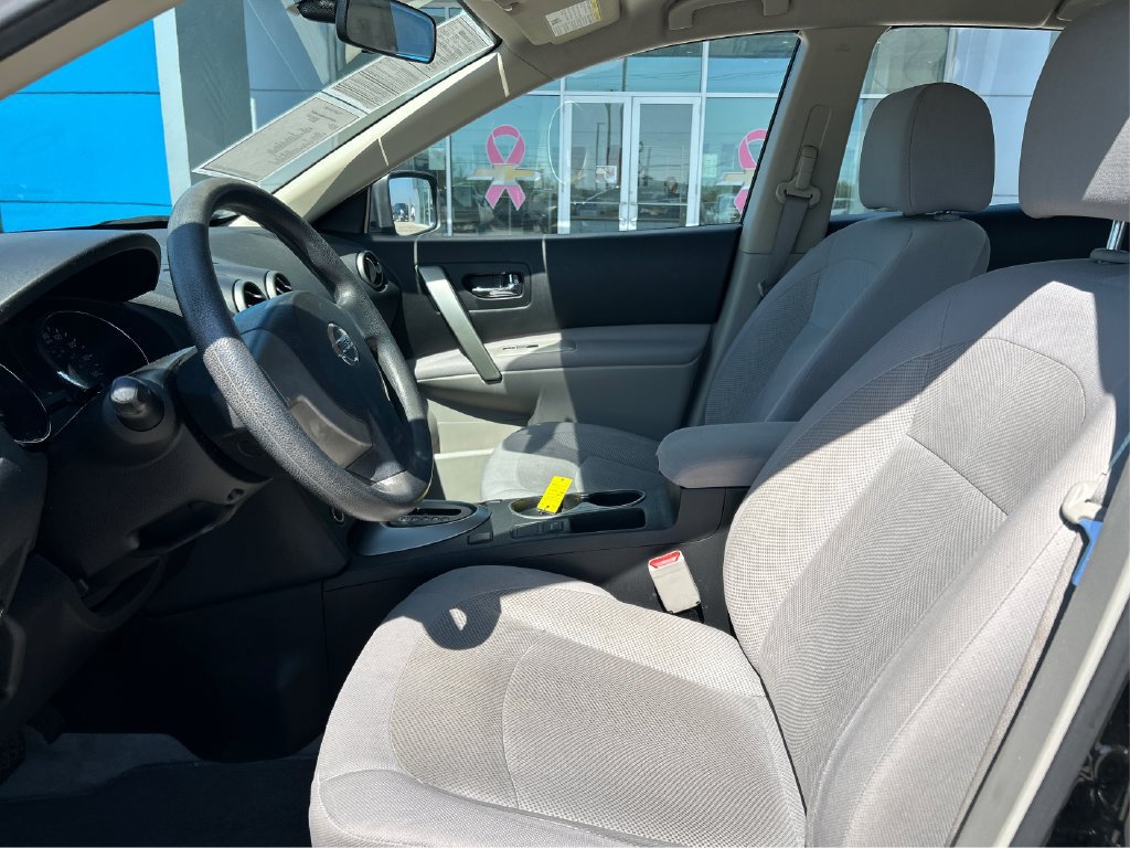 Used 2014 Nissan Rogue S FWD image 9
