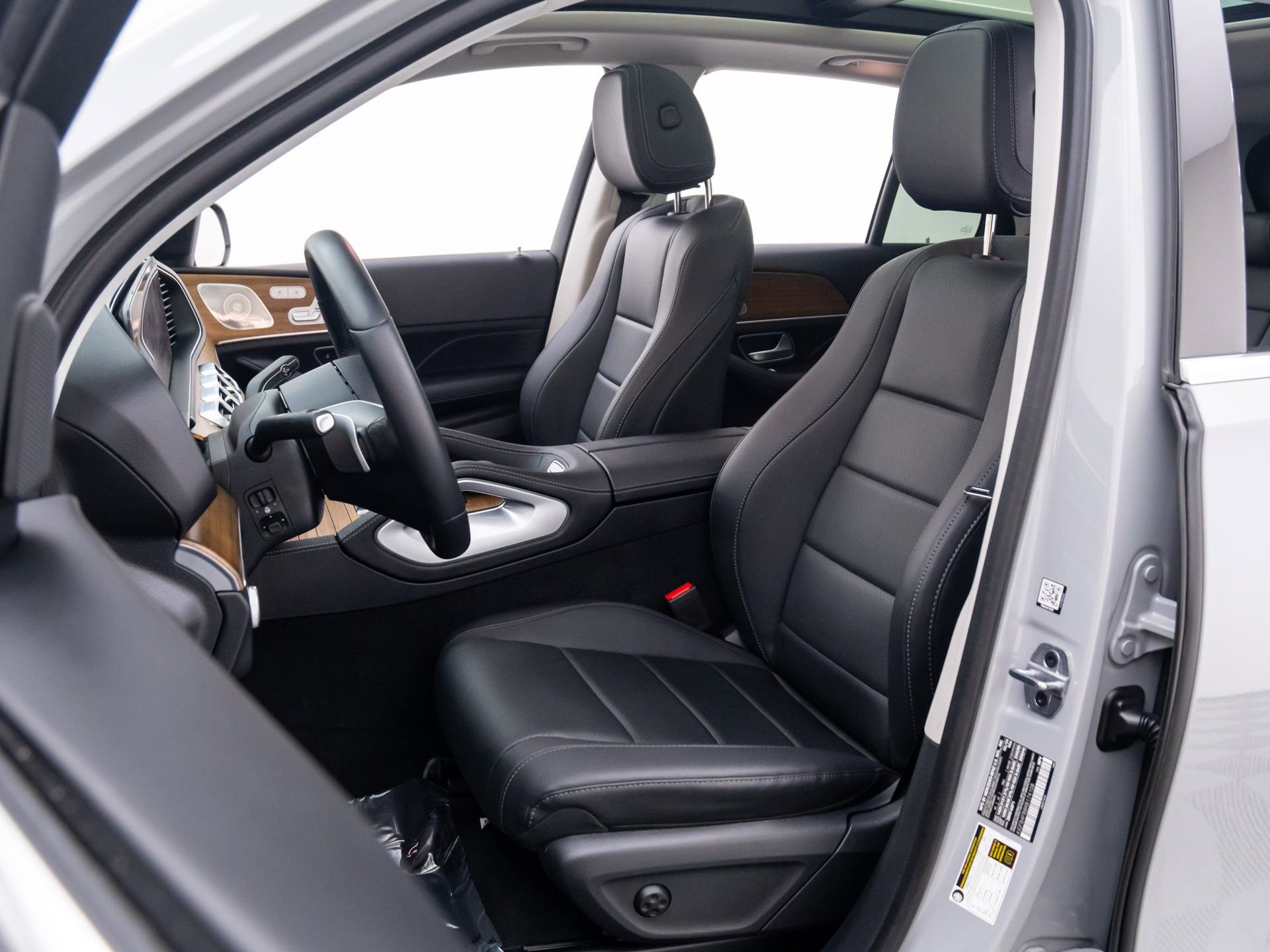 Certified 2024 Mercedes-Benz GLE 350 4MATIC w/ Driver Assistance Package image 18