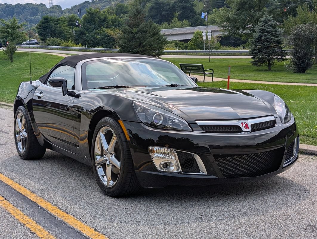 Used 2009 Saturn Sky Red Line RWD image 4