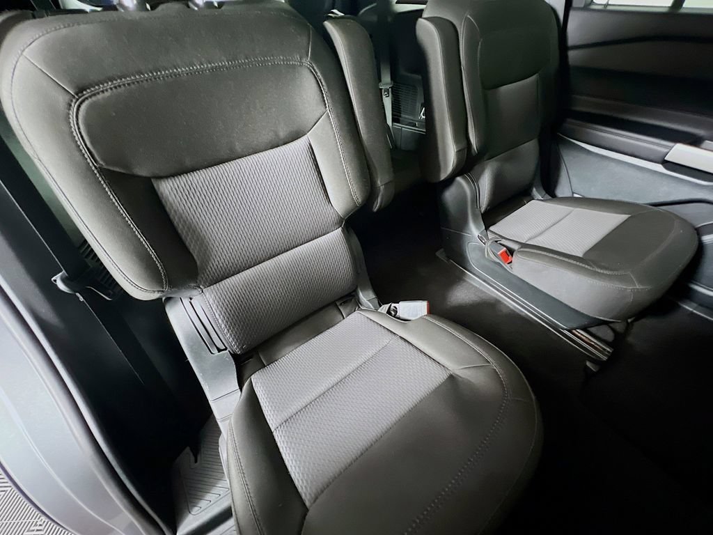 Used 2023 Ford Explorer XLT AWD/4WD image 26