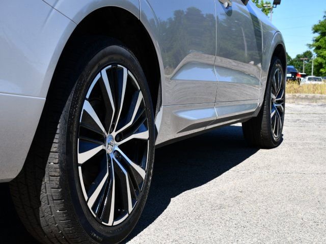 Certified 2025 Volvo XC60 B5 Plus AWD/4WD image 9