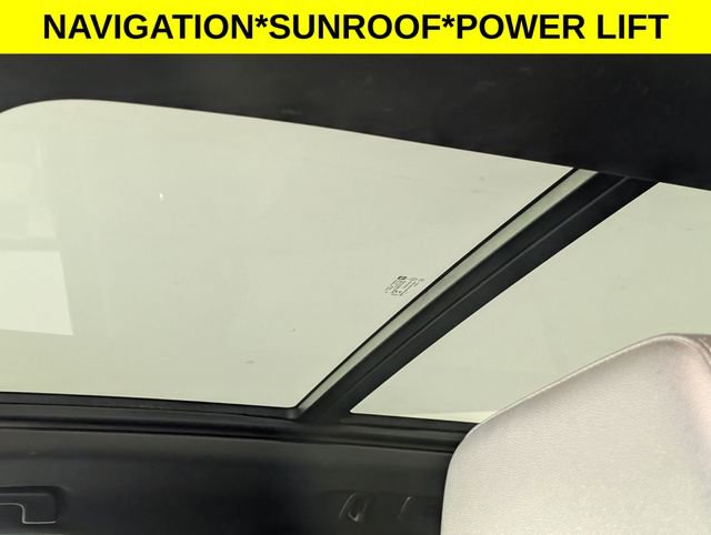 Used 2022 Chevrolet Suburban Z71 w/ Luxury Package image 13