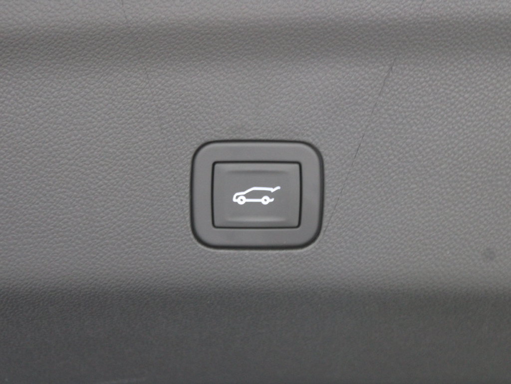 Used 2026 GMC Yukon Denali w/ Sun & Power Step Package AWD/4WD image 48