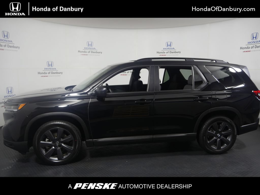 Used 2025 Honda Pilot Sport image 1