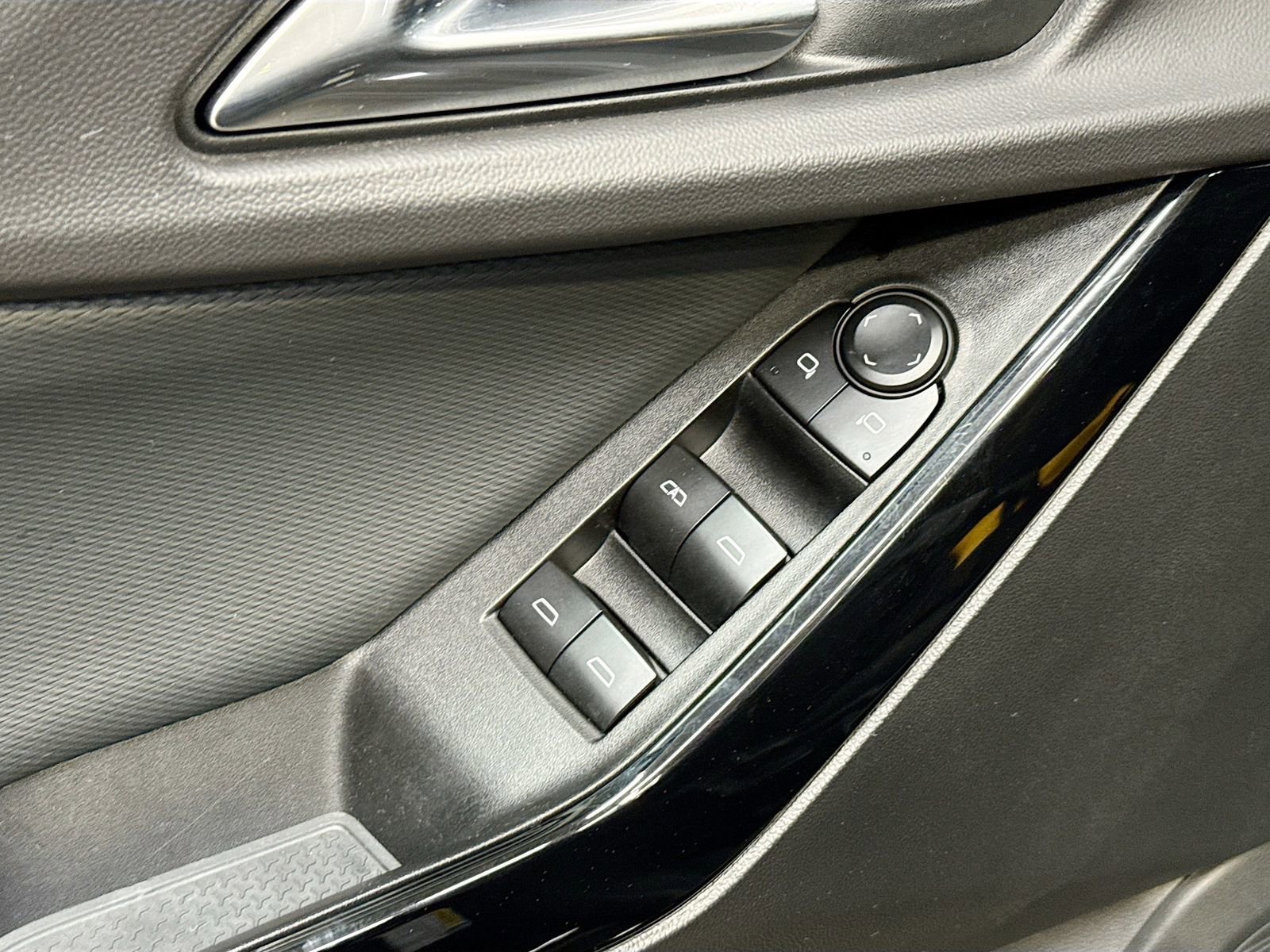 Used 2025 Chevrolet Equinox LT FWD image 20