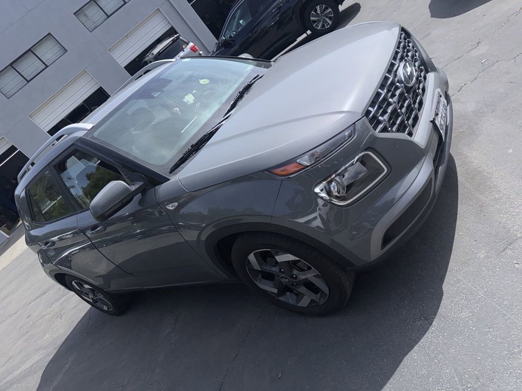 Used 2021 Hyundai Venue SEL w/ Cargo Package image 2