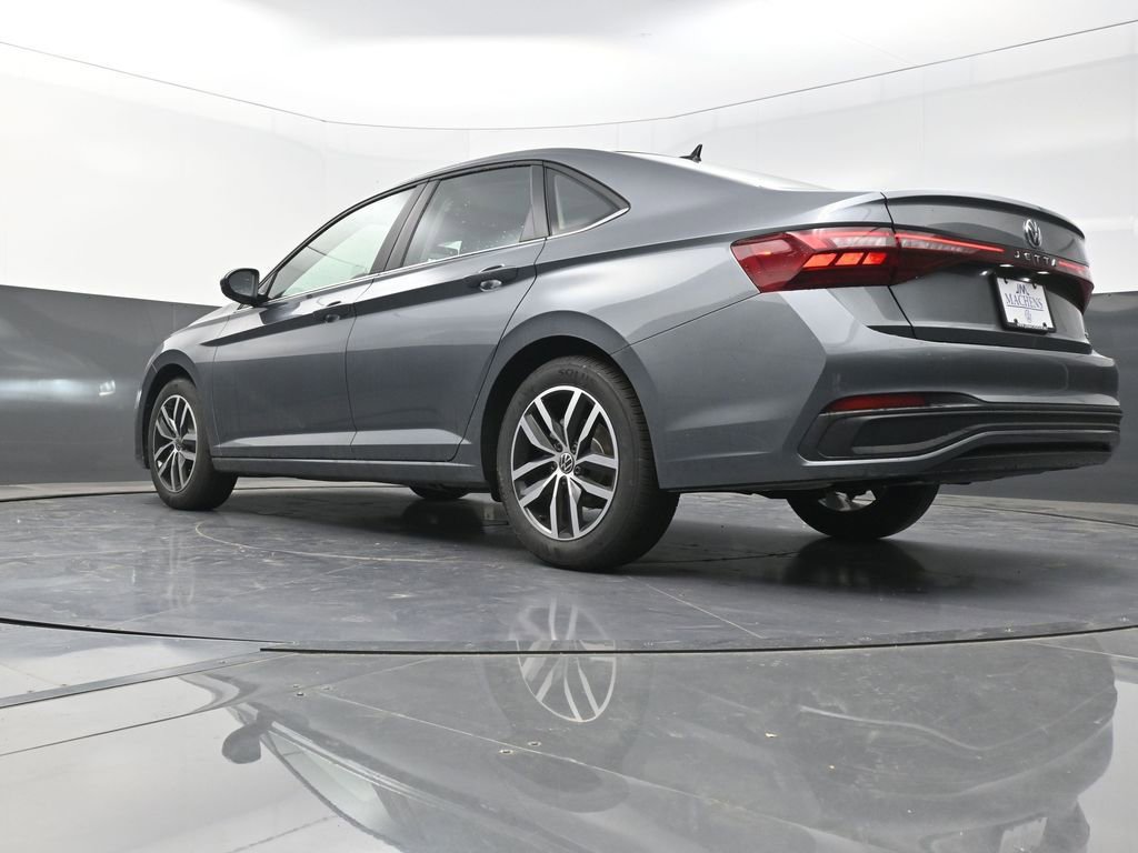 Used 2025 Volkswagen Jetta SE image 27