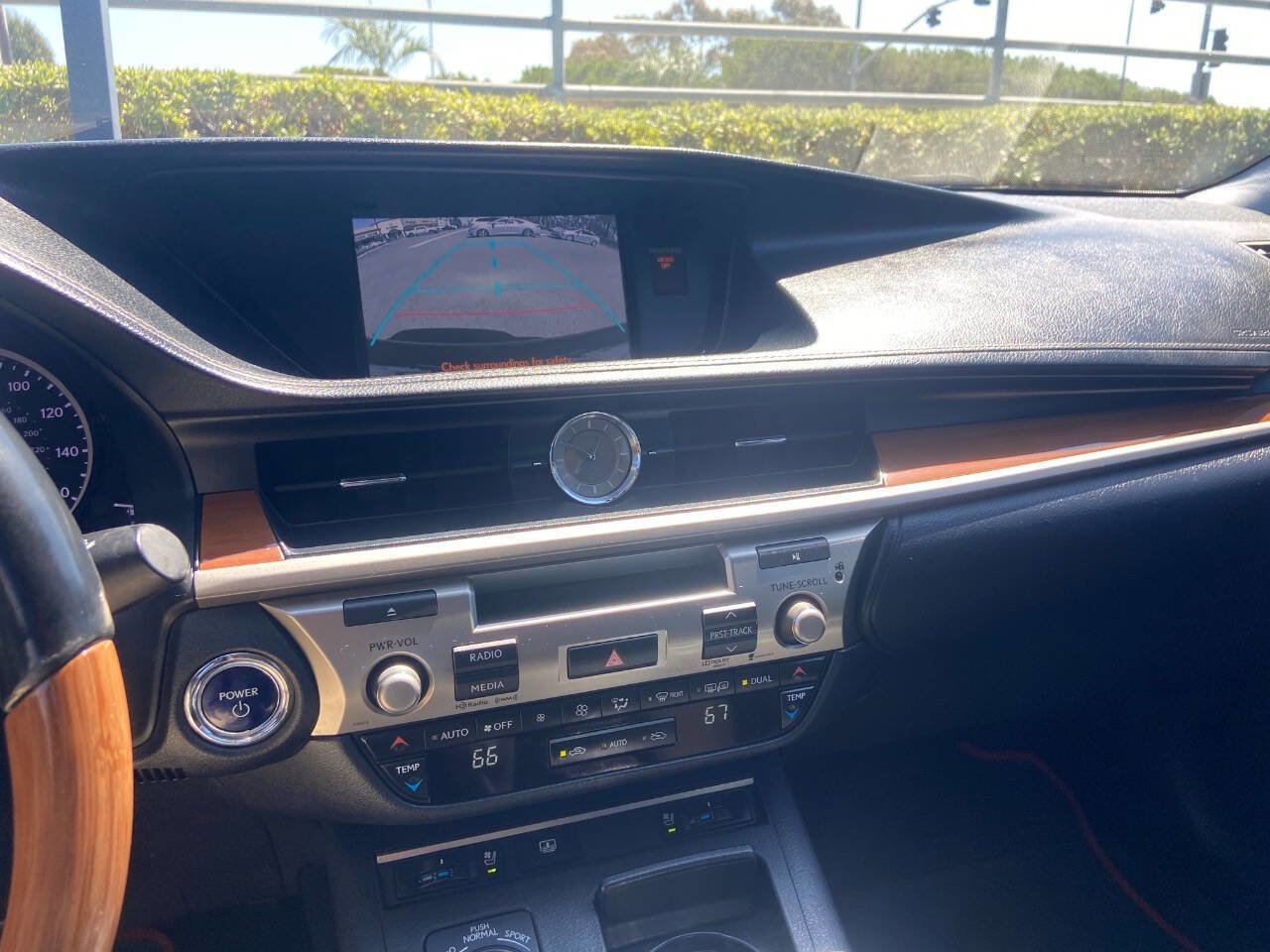 Used 2013 Lexus ES 300h image 10