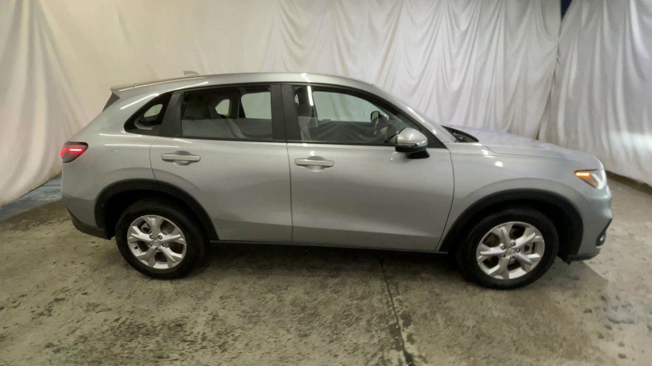 Certified 2023 Honda HR-V LX image 9
