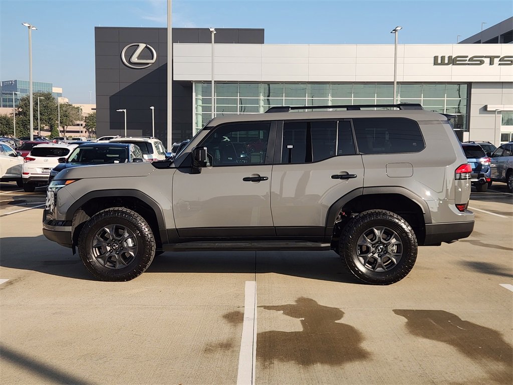 Used 2025 Lexus GX 550 image 4