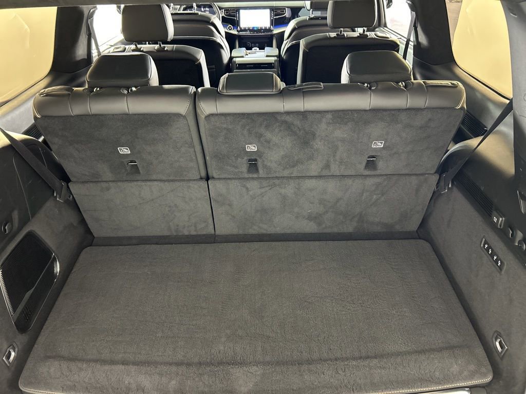 Used 2023 Jeep Grand Wagoneer Series III image 41