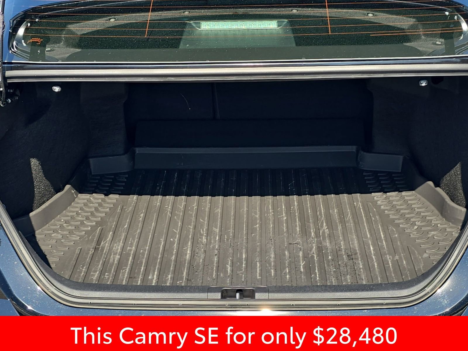 Used 2025 Toyota Camry SE w/ Convenience Package image 19