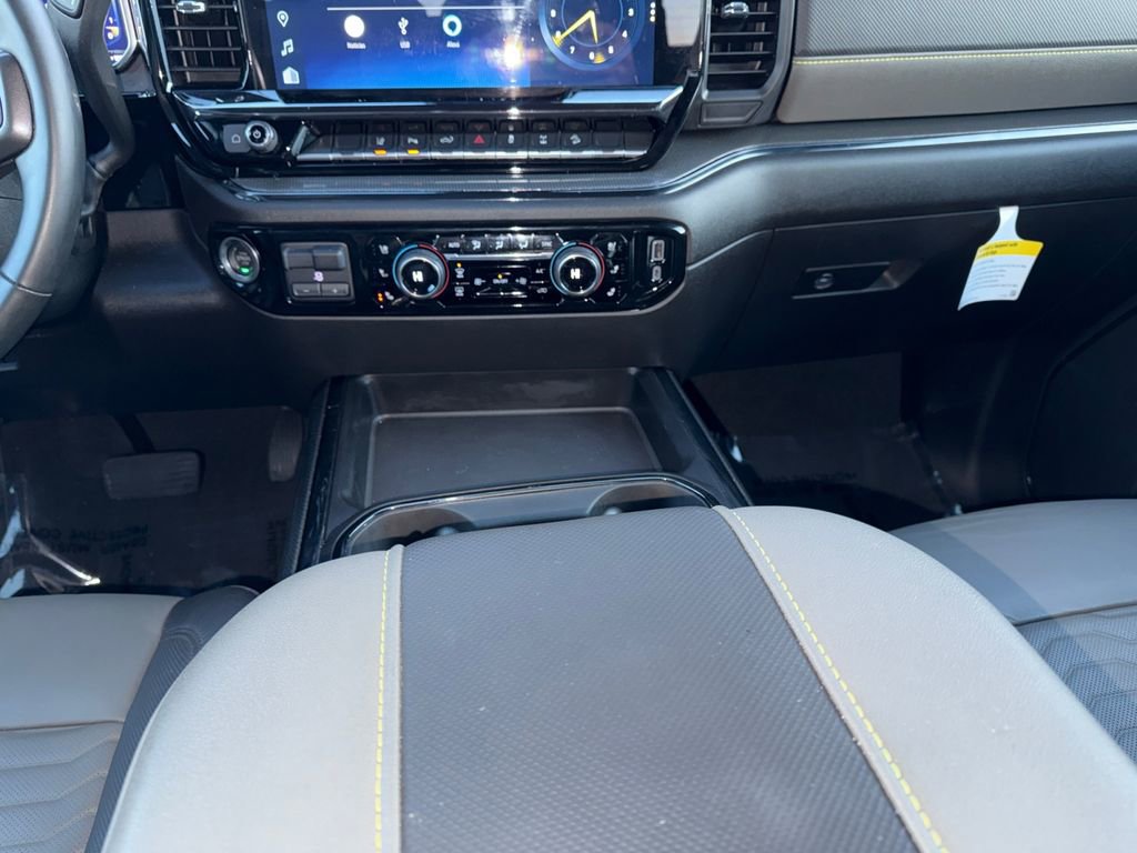 Used 2025 Chevrolet Silverado 2500 ZR2 w/ Technology Package image 11