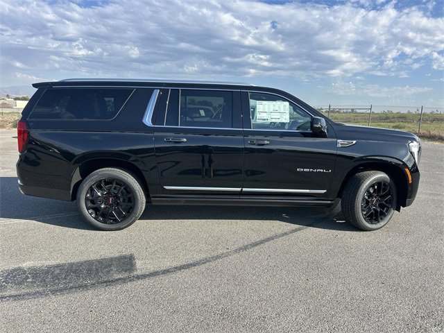 New 2026 GMC Yukon XL Denali w/ Denali Reserve Package image 3