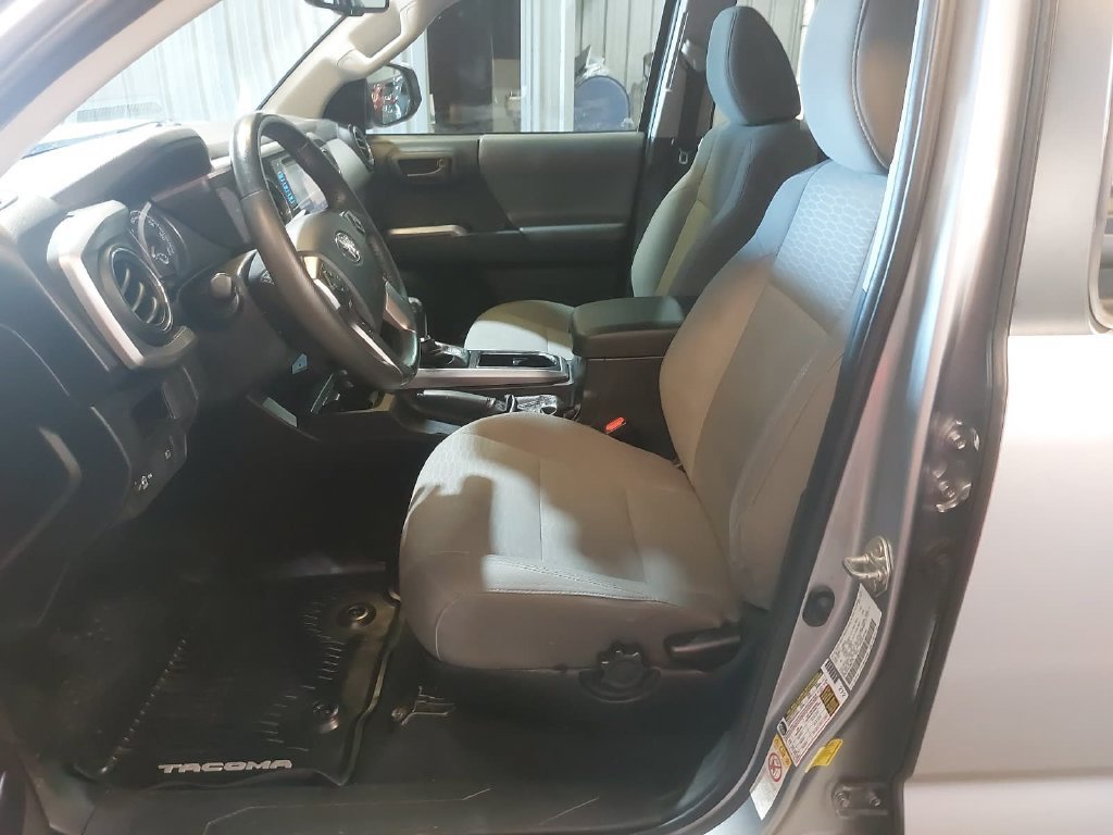 Used 2018 Toyota Tacoma SR5 RWD image 14