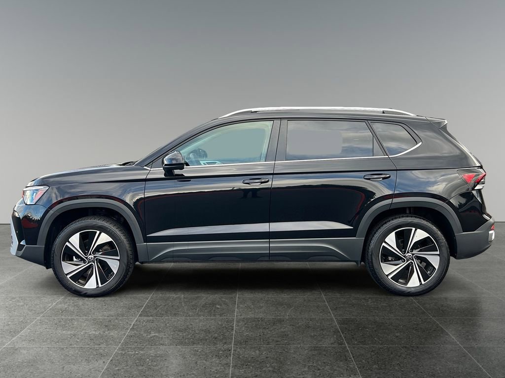 Used 2025 Volkswagen Taos SE AWD/4WD image 4