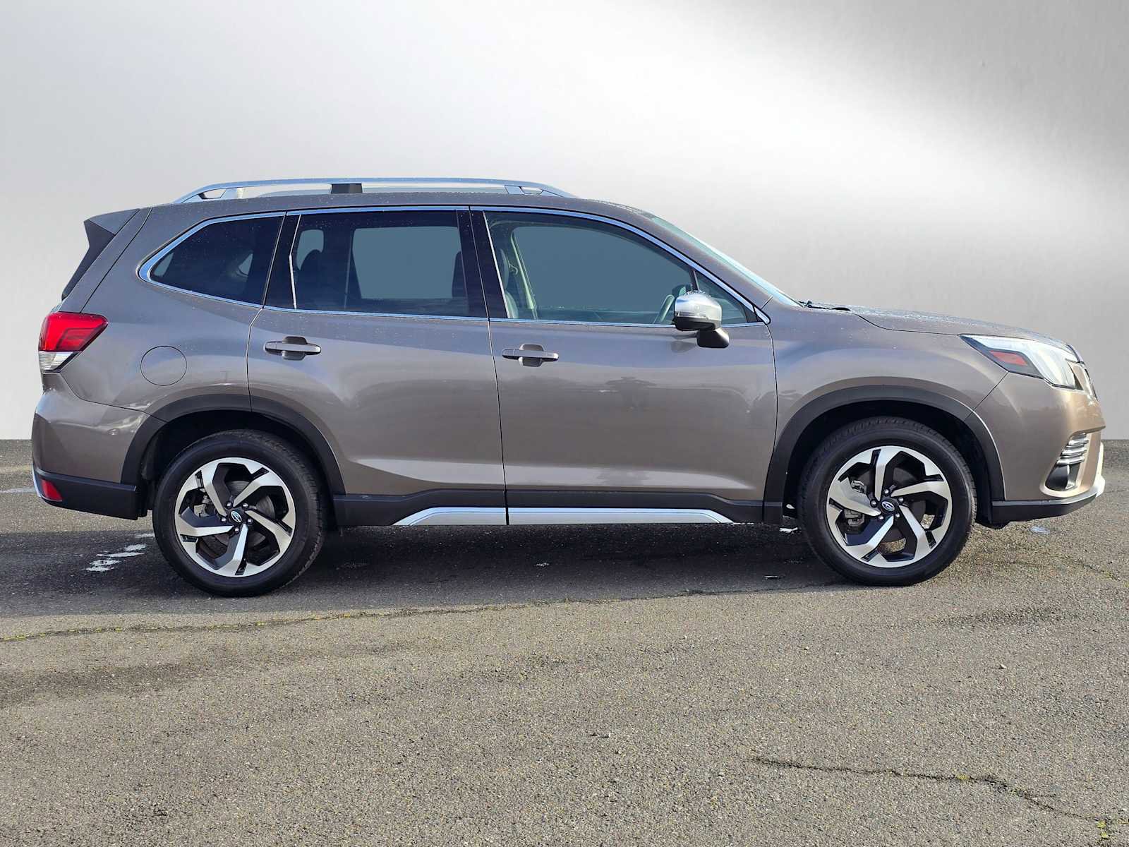 Used 2023 Subaru Forester Touring AWD/4WD image 2