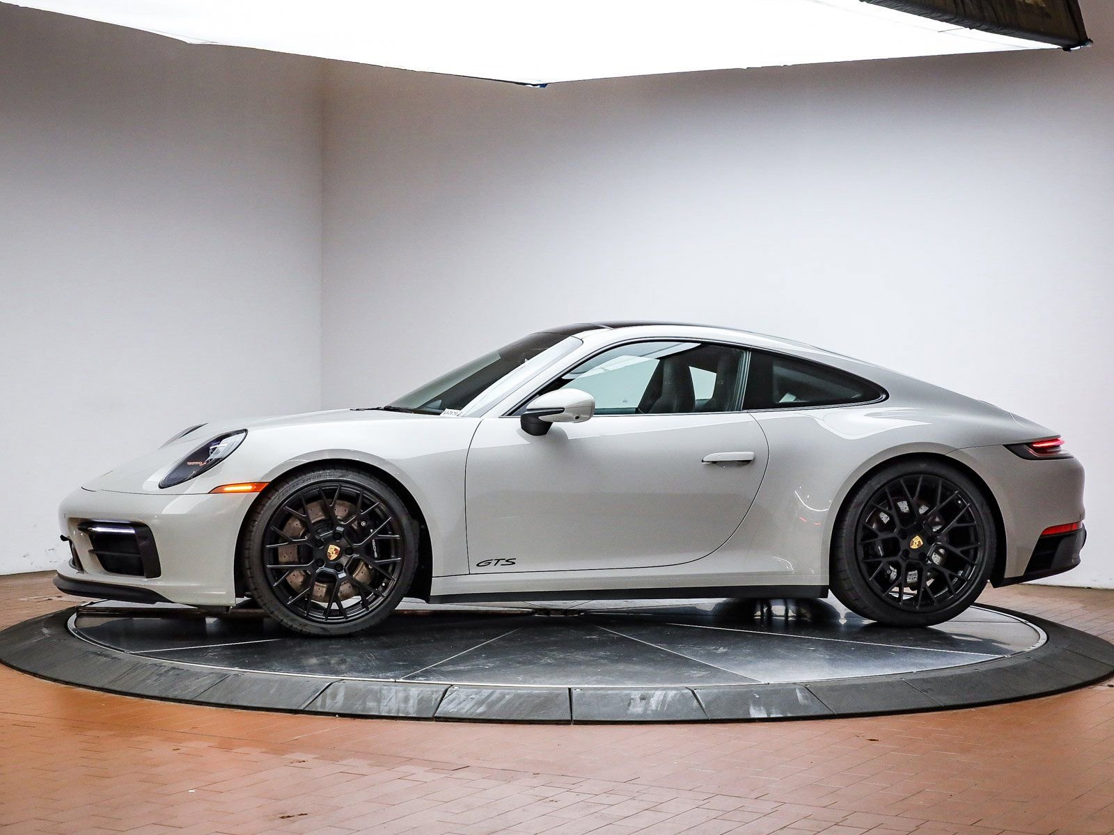 Used 2024 Porsche 911 Carrera GTS image 2