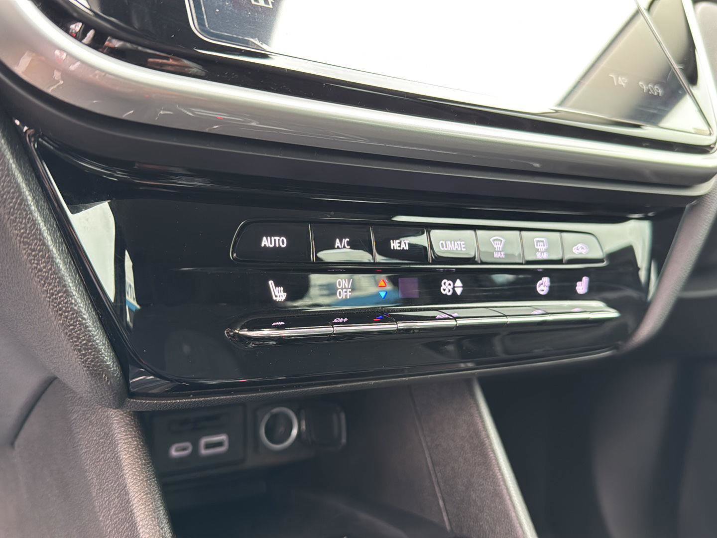 Used 2023 Chevrolet Bolt EUV LT w/ Comfort Package image 24