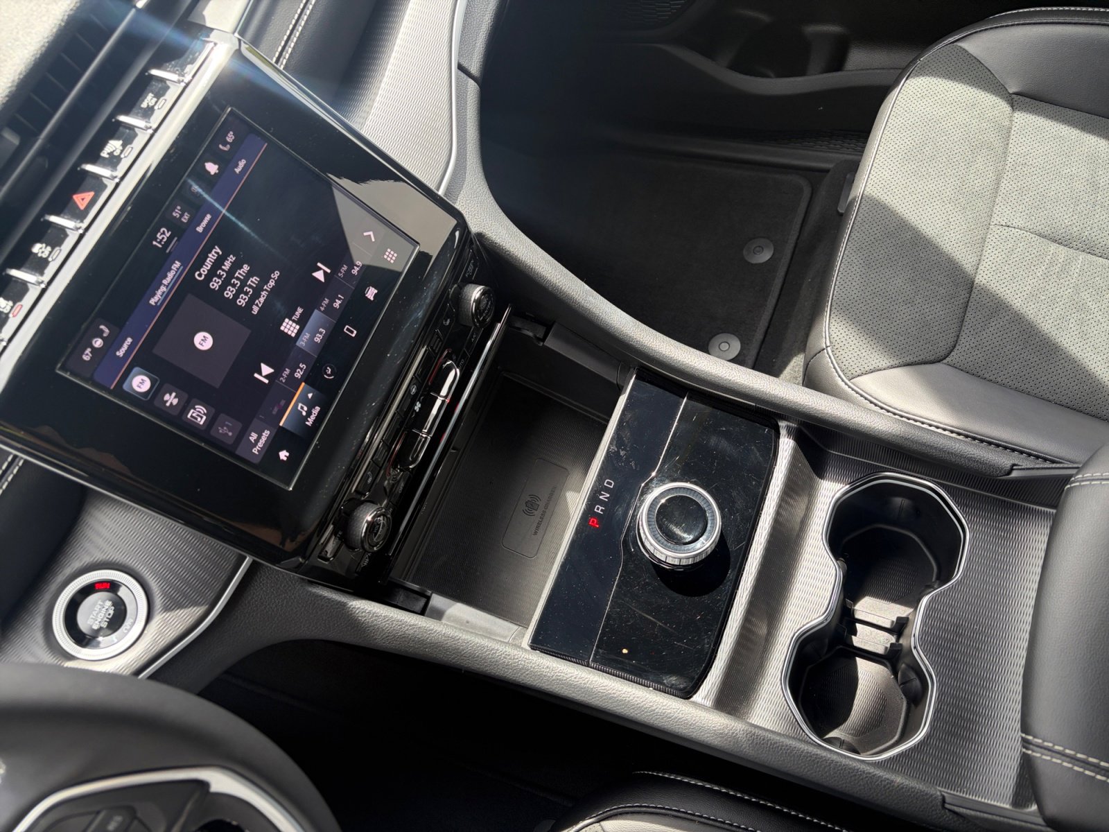 Used 2025 Jeep Grand Cherokee Altitude image 23