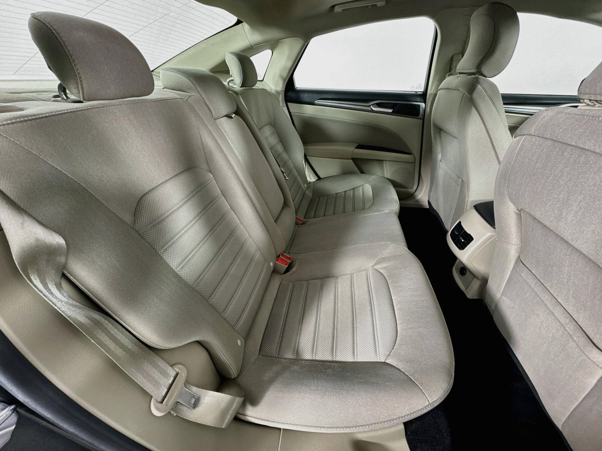 Used 2019 Ford Fusion SE FWD image 25