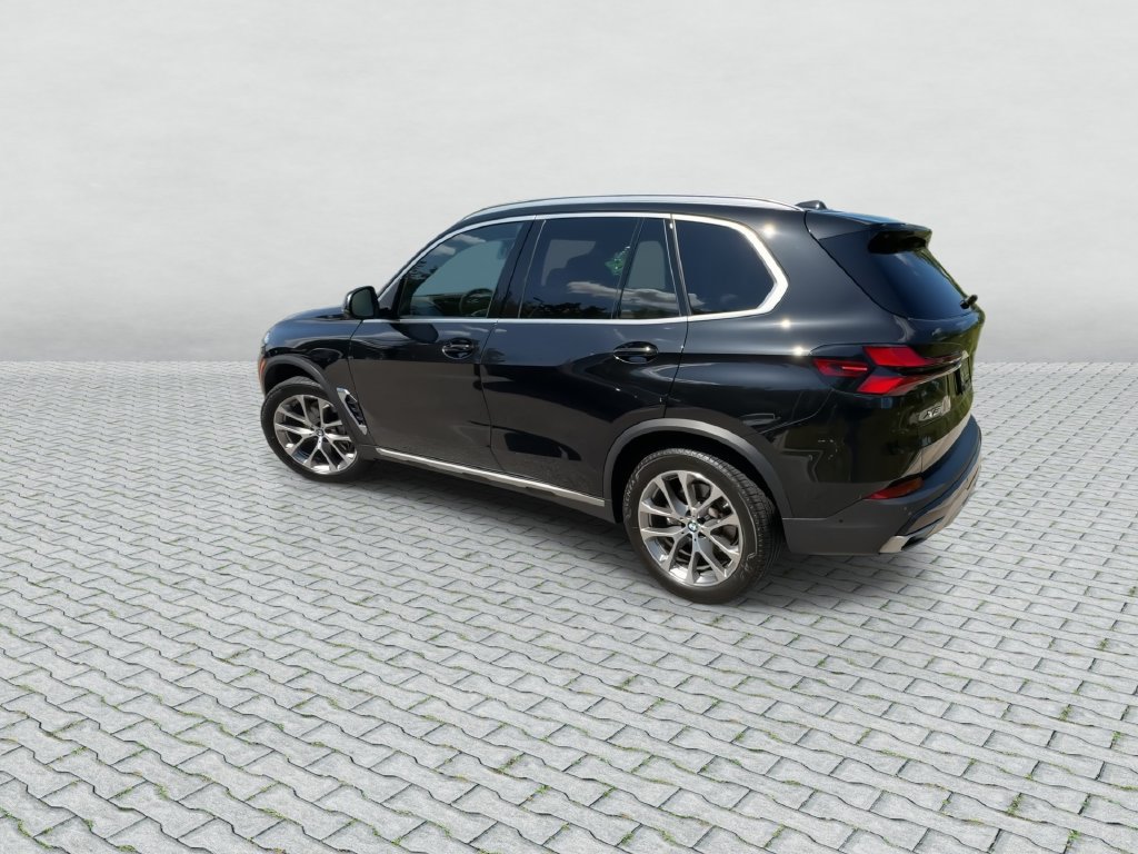 Used 2024 BMW X5 xDrive40i w/ Premium Package AWD/4WD image 6