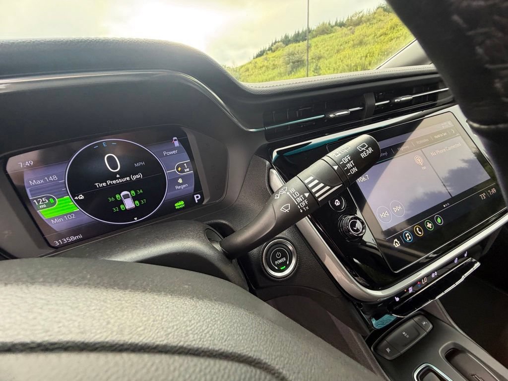 Used 2022 Chevrolet Bolt LT FWD image 32