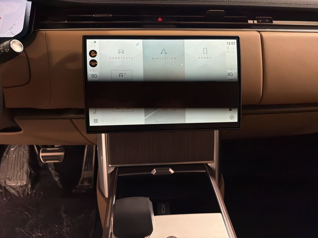 New 2026 Land Rover Range Rover Long Wheelbase SE image 16