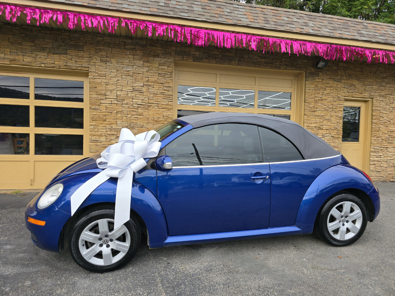 Used 2007 Volkswagen Beetle 2.5L Convertible image 17