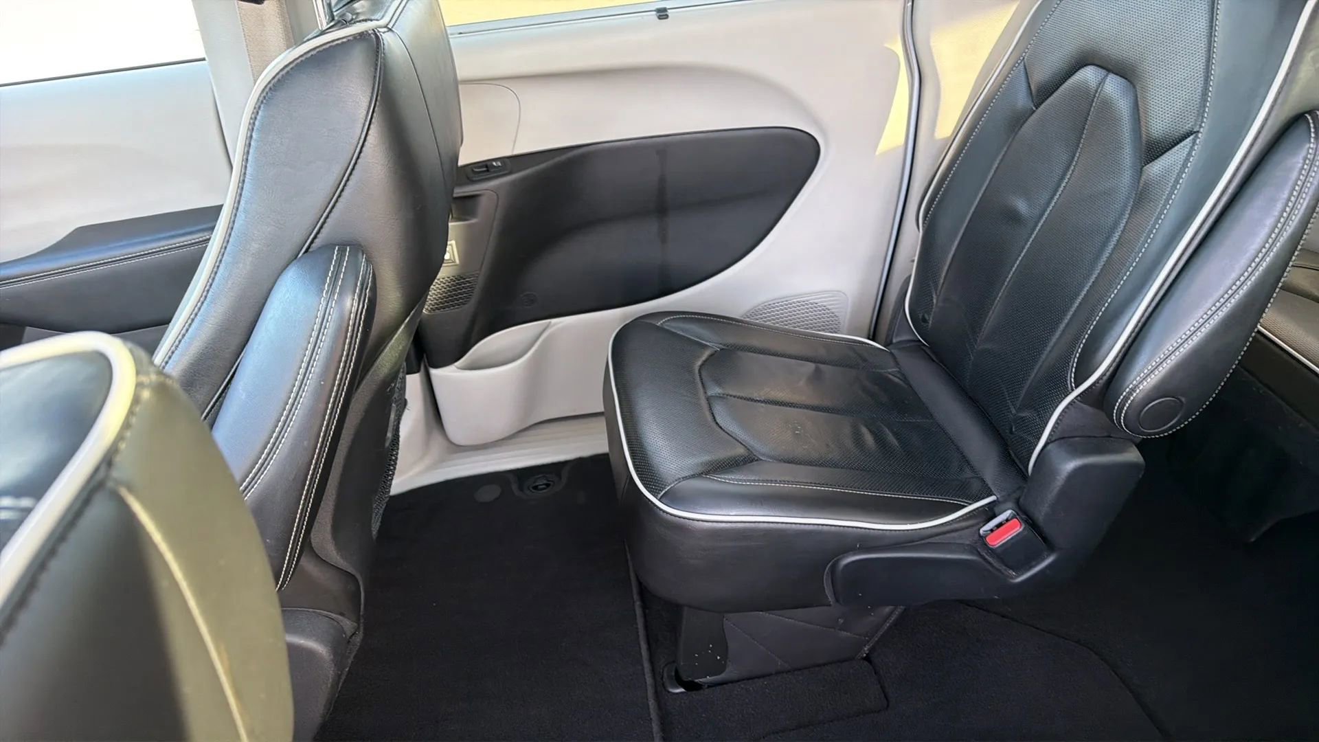 Used 2022 Chrysler Pacifica Limited image 49