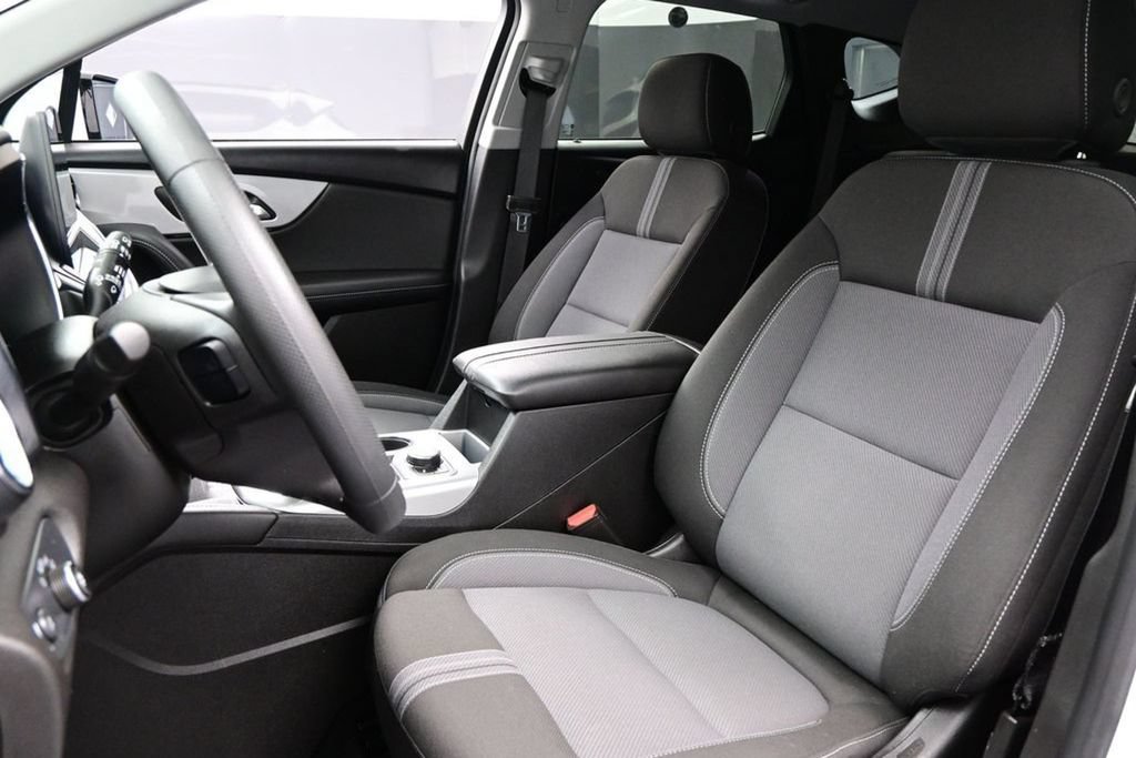 New 2025 Chevrolet Blazer LT w/ Convenience Package FWD image 9
