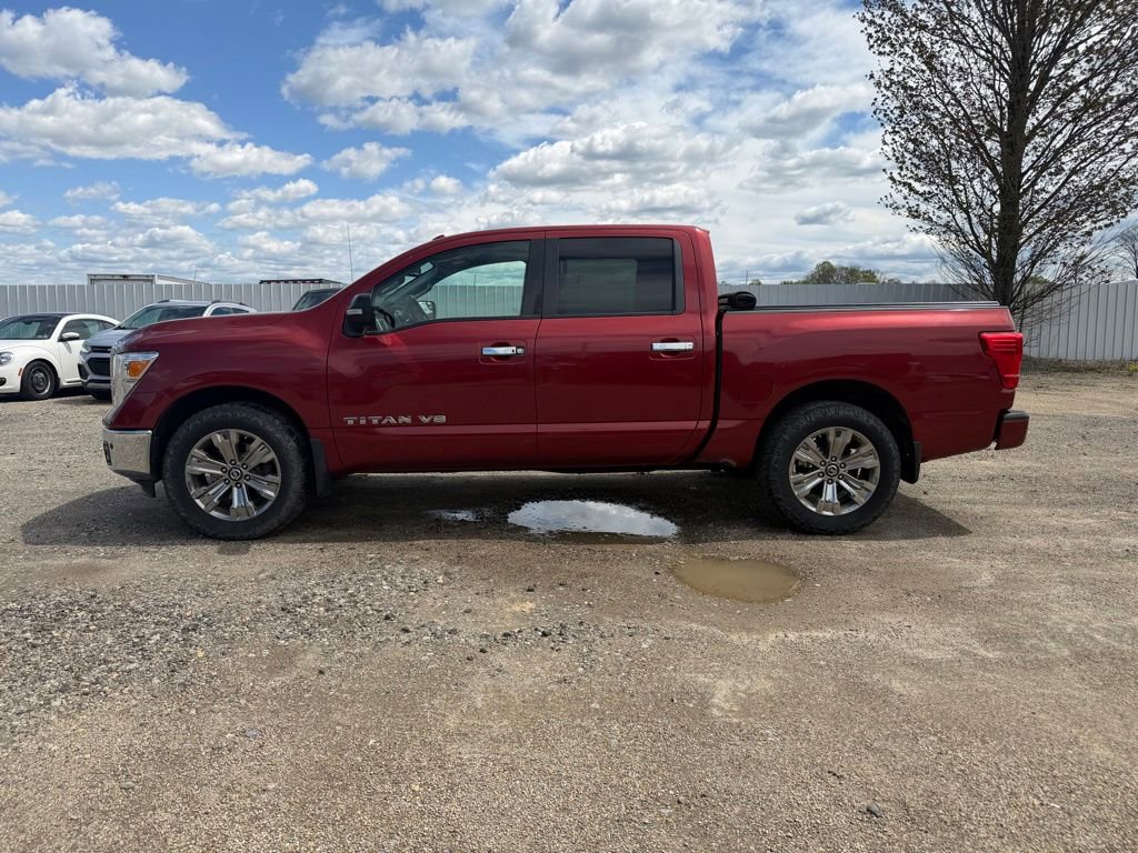 Used 2018 Nissan Titan SV w/ SV Convenience Package AWD/4WD image 2