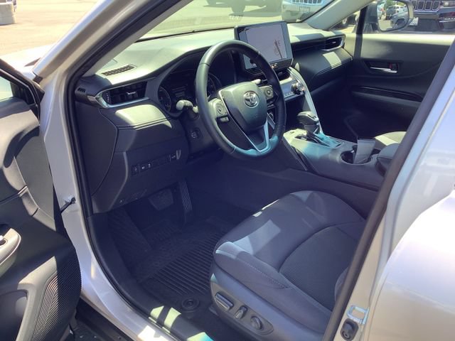 Used 2024 Toyota Venza LE AWD/4WD image 7
