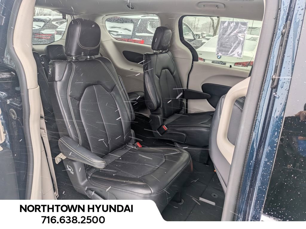Used 2024 Chrysler Pacifica Touring-L image 39
