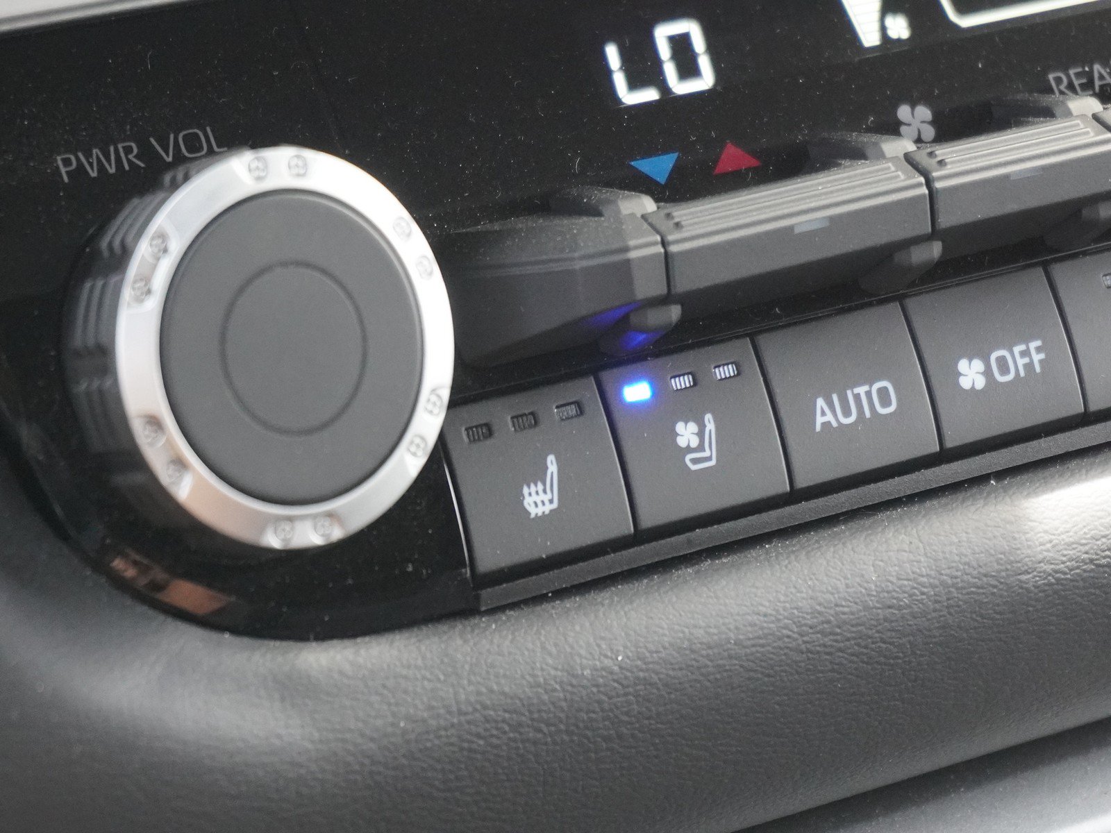 Used 2025 Toyota Sequoia Platinum AWD/4WD image 31