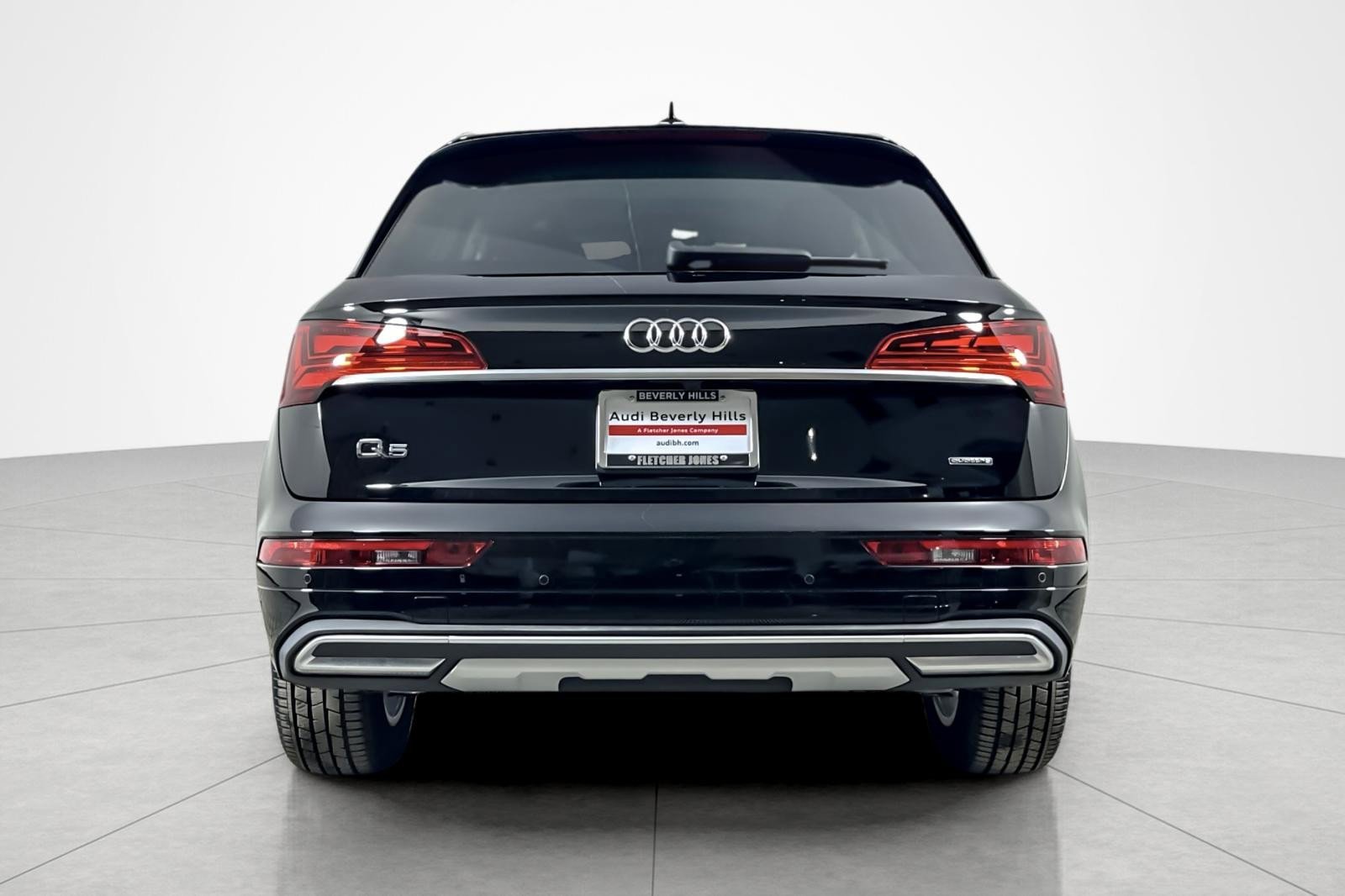 Used 2023 Audi Q5 2.0T Premium w/ Convenience Package image 4