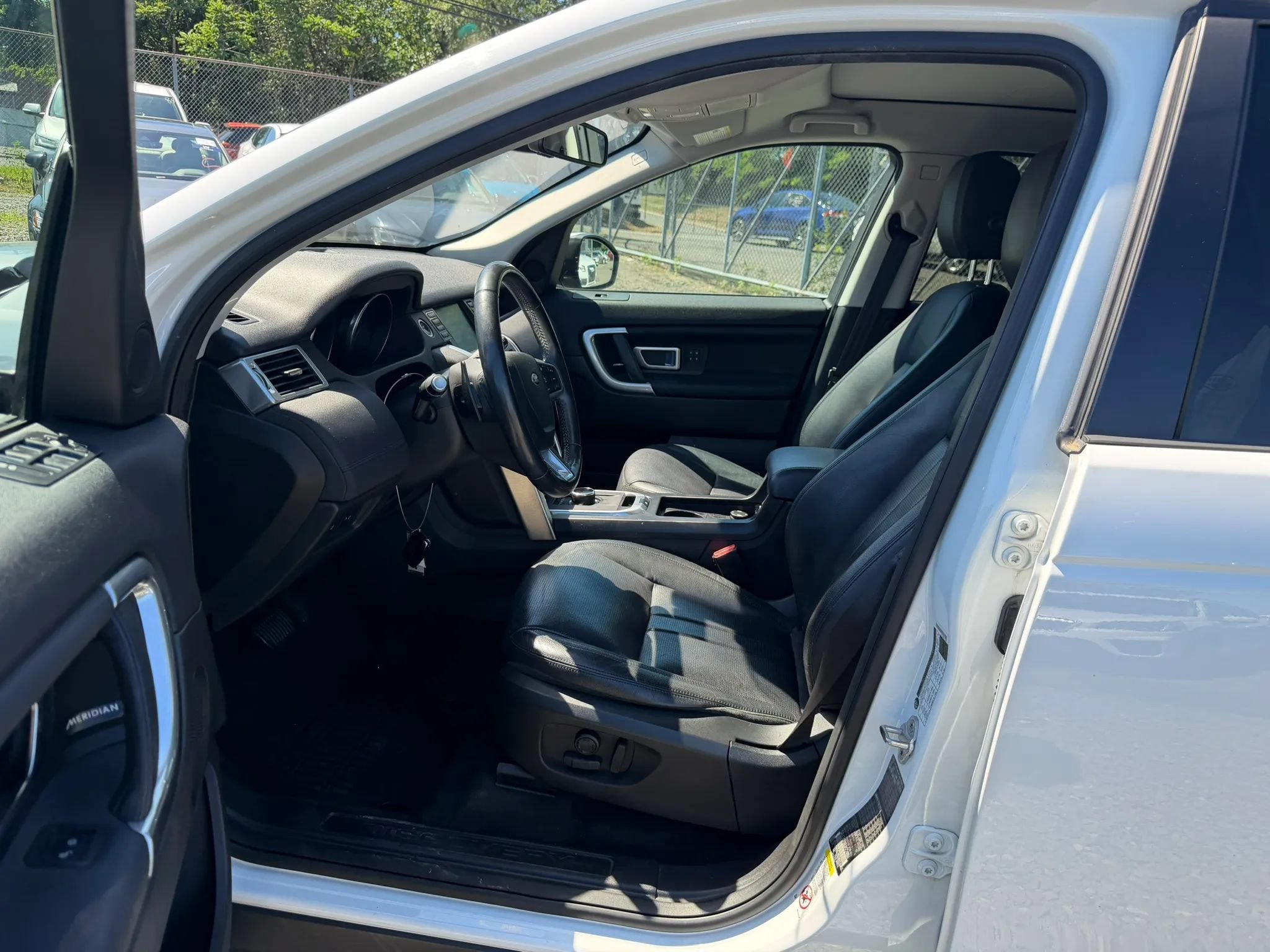 Used 2018 Land Rover Discovery Sport HSE AWD/4WD image 24