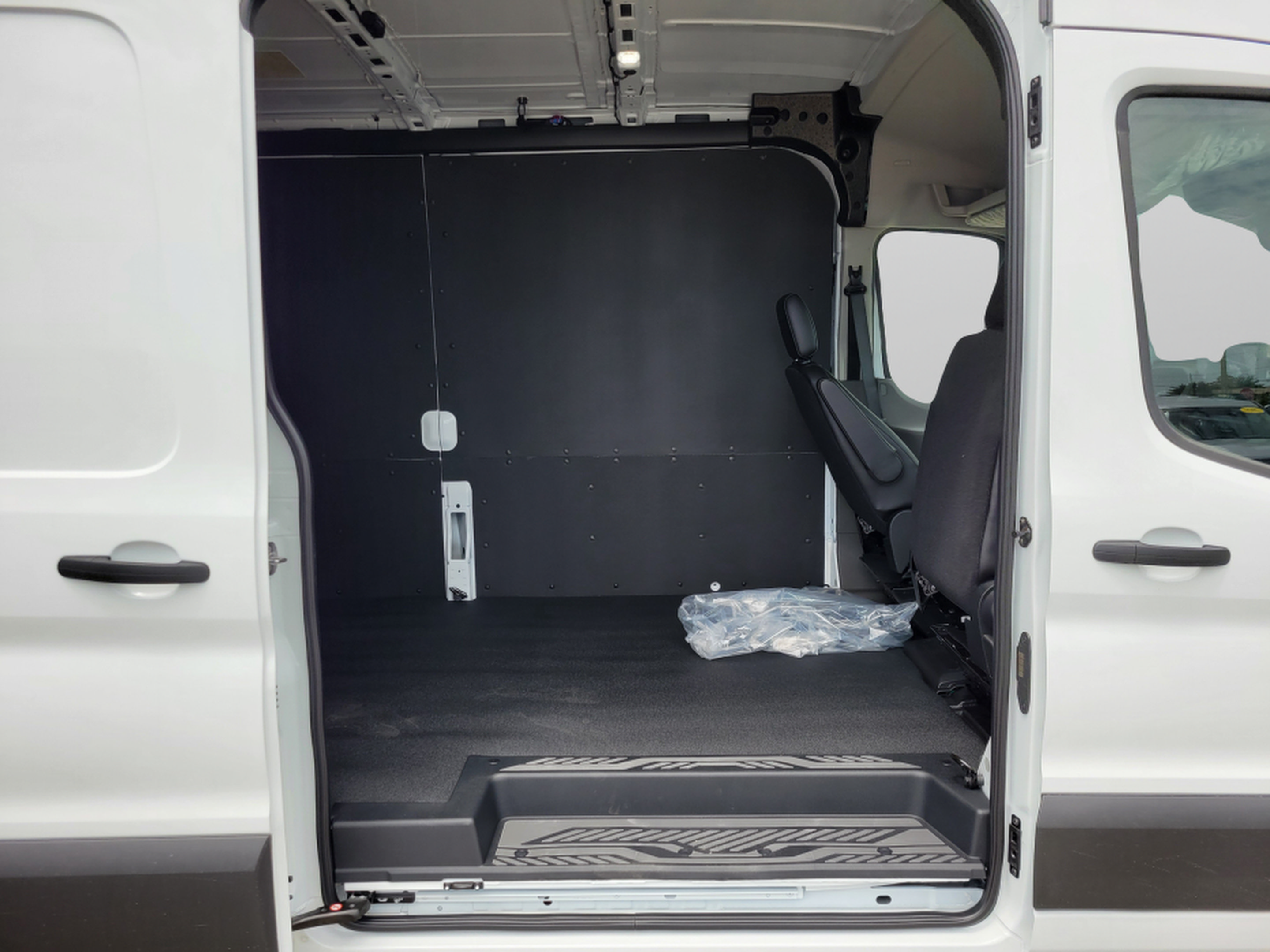 New 2026 Ford Transit 250 148 Medium Roof w/ Load Area Protection Package RWD image 5