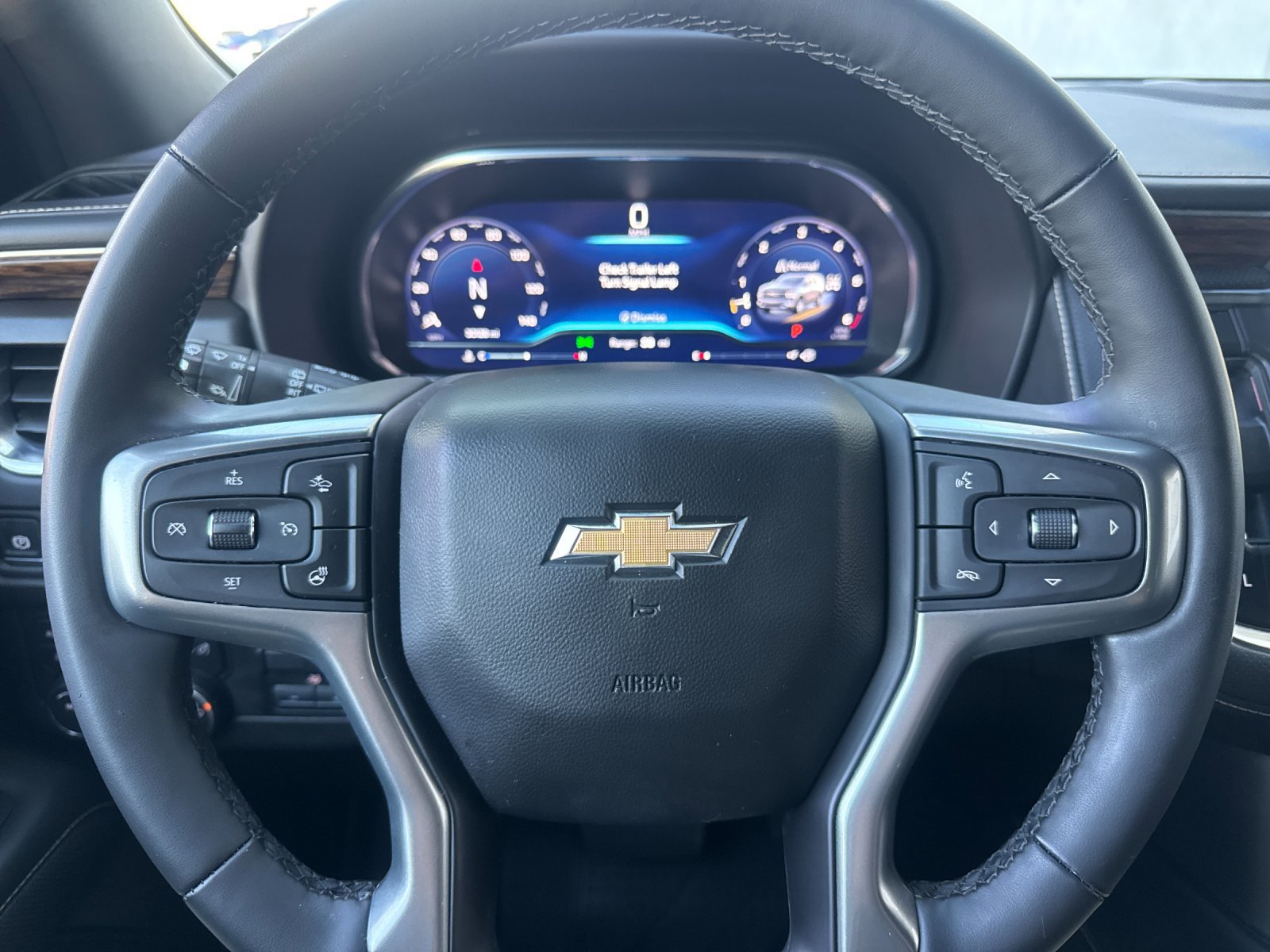 Used 2024 Chevrolet Suburban Premier w/ Premium Package AWD/4WD image 28