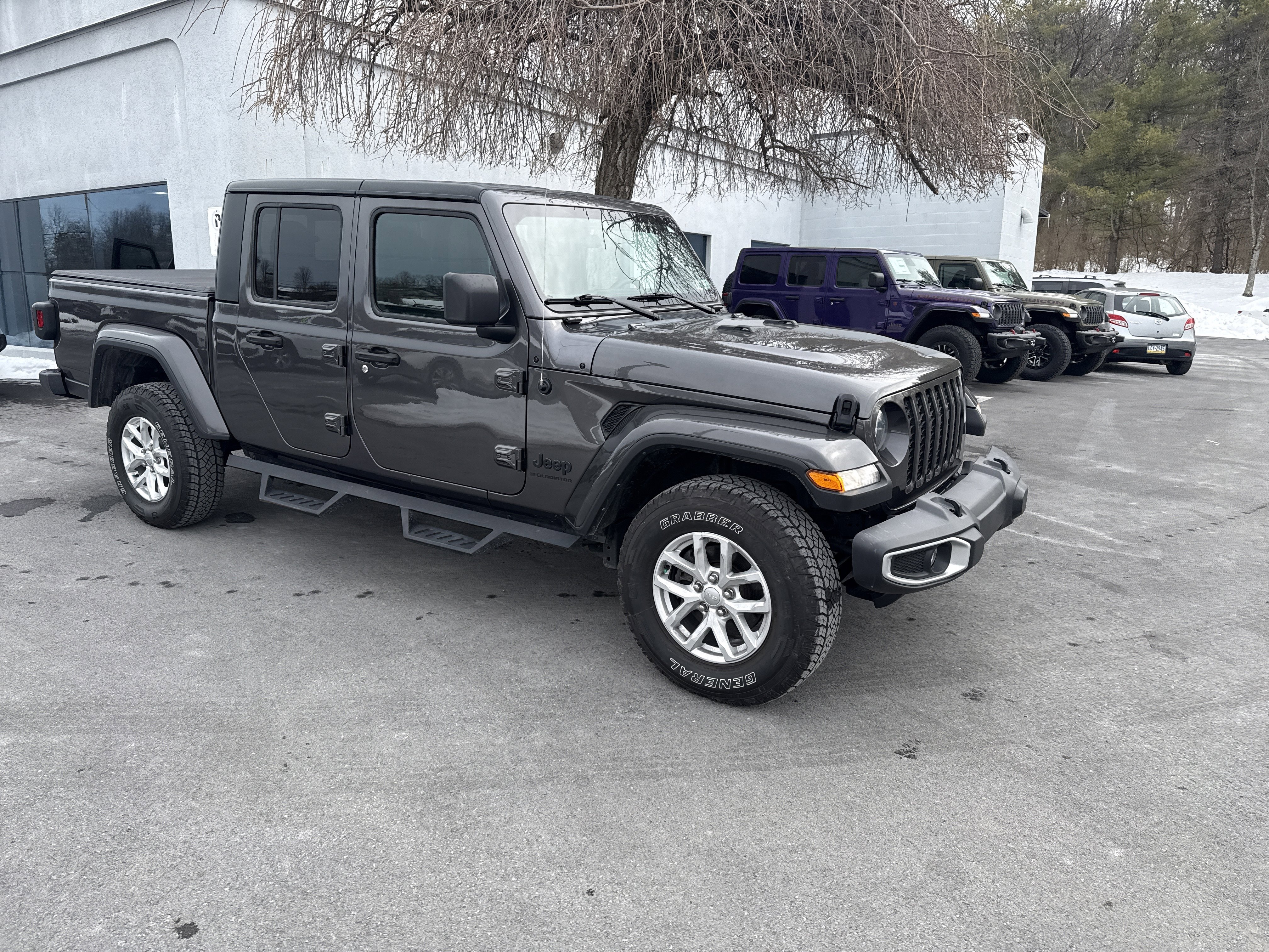 Used 2023 Jeep Gladiator Sport image 1