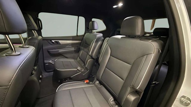 Used 2025 Buick Enclave Preferred image 28