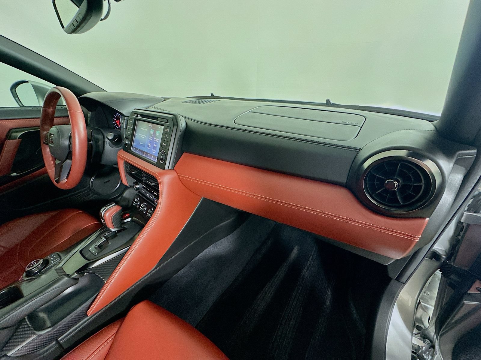 Used 2024 Nissan GT-R Premium w/ Premium Interior Package AWD/4WD image 39