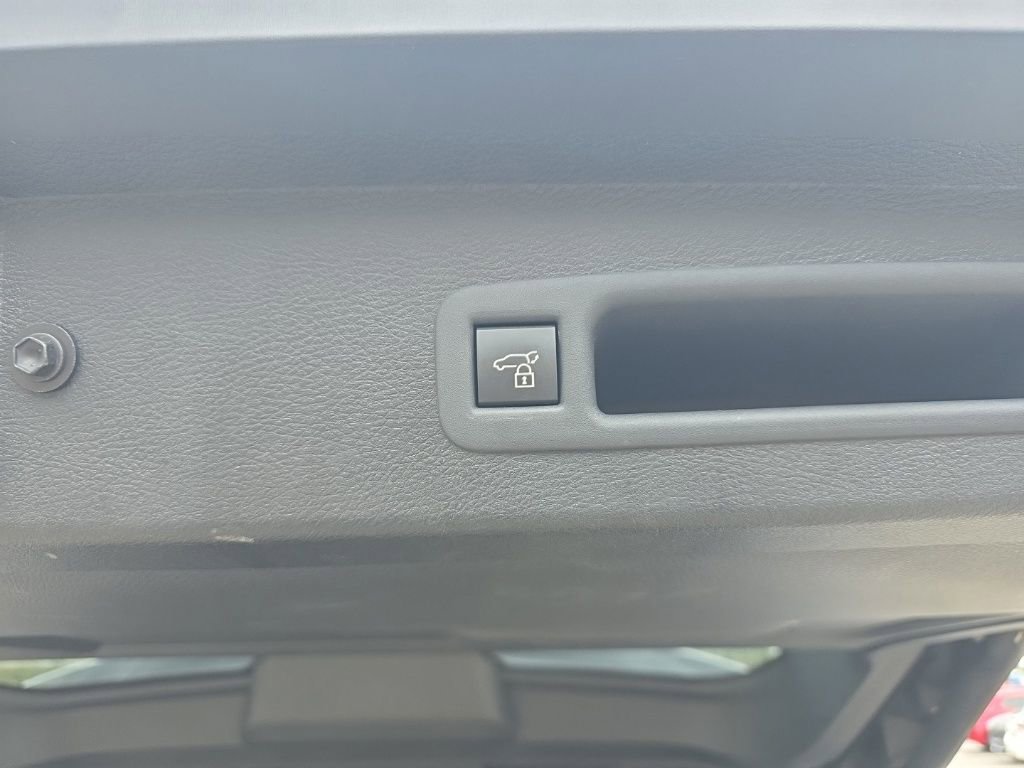 Used 2025 Toyota Sienna XLE image 41