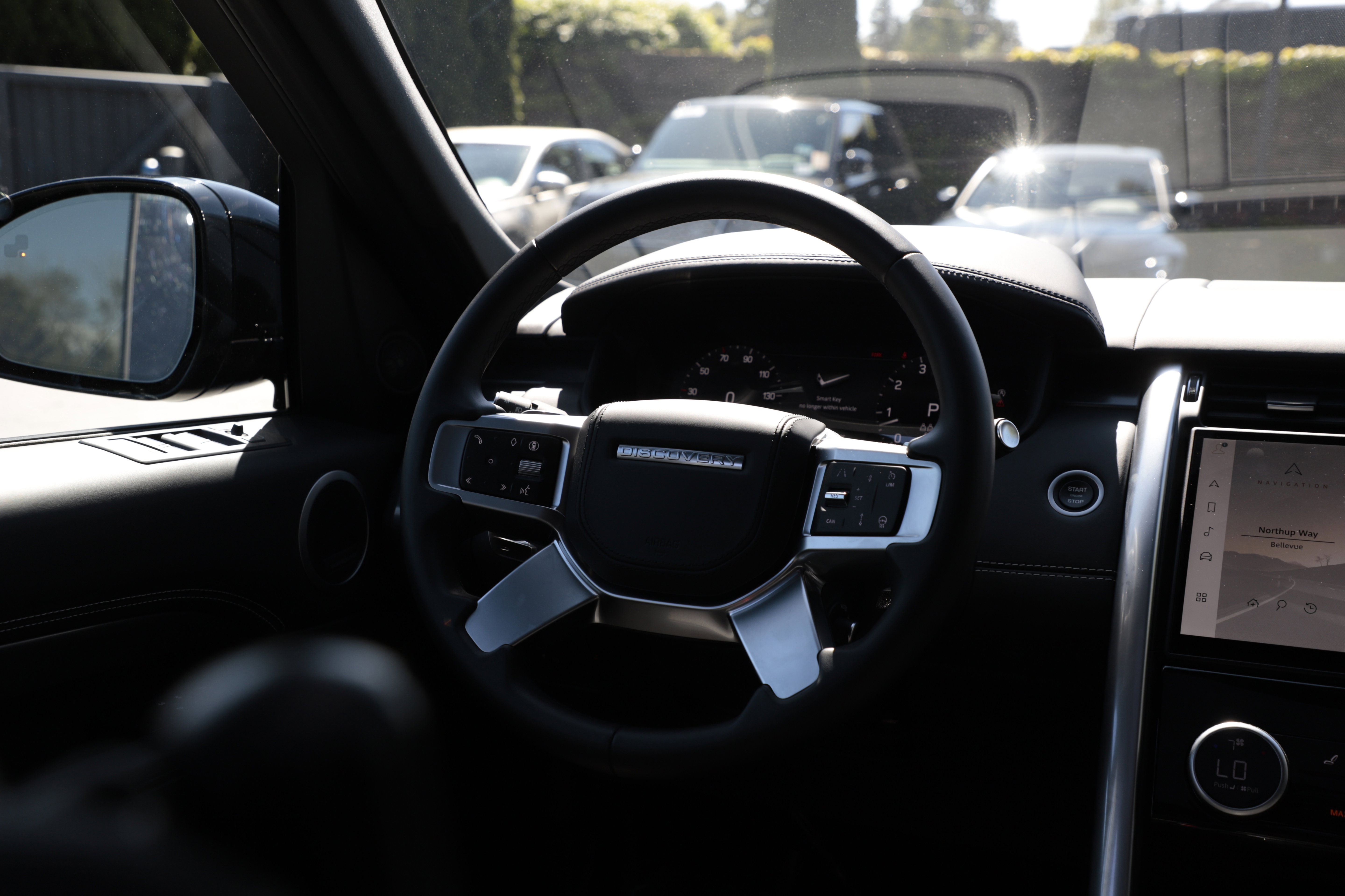 Certified 2025 Land Rover Discovery Metropolitan Edition AWD/4WD image 19