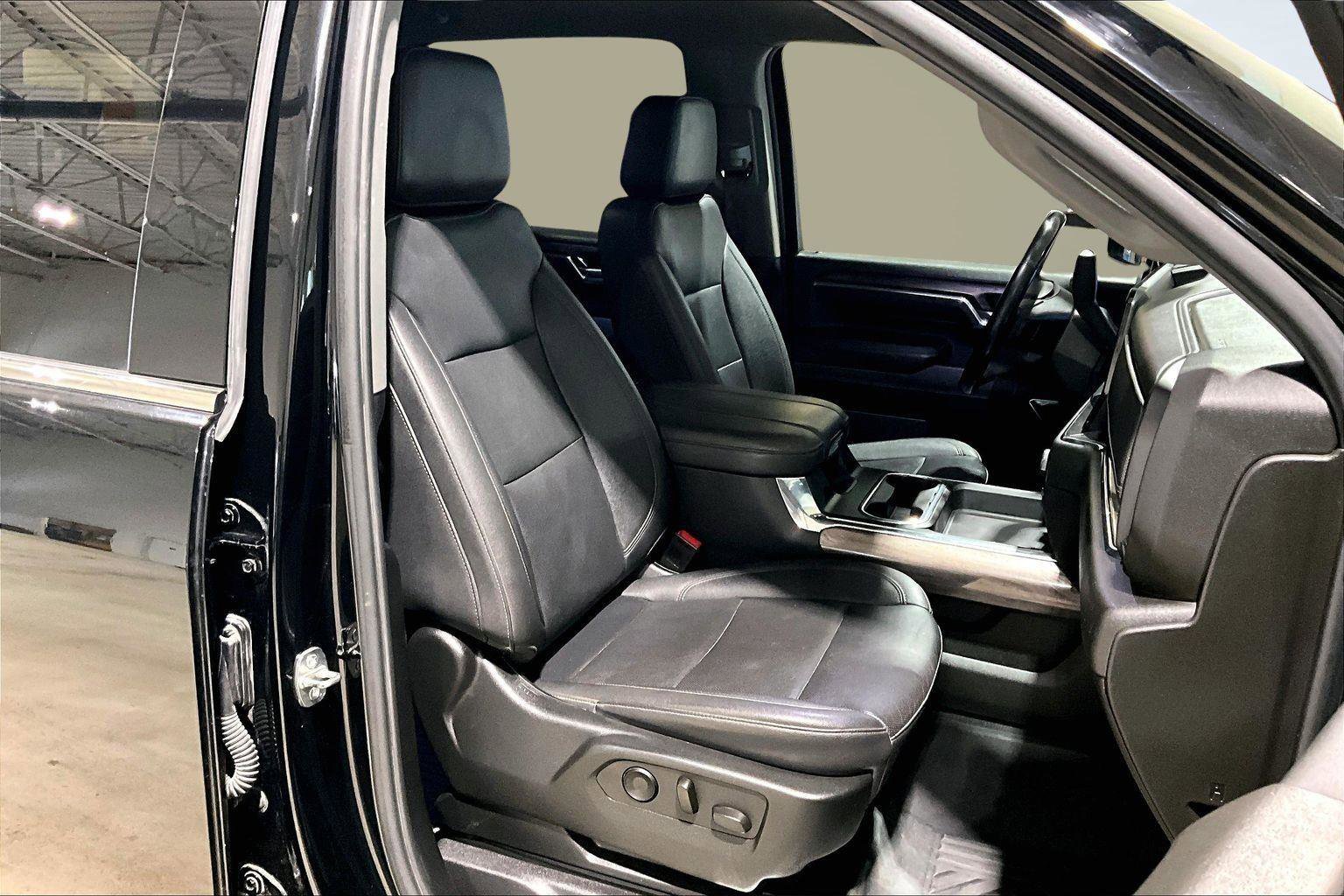 Used 2024 Chevrolet Silverado 2500 LTZ w/ LTZ Convenience Package image 9