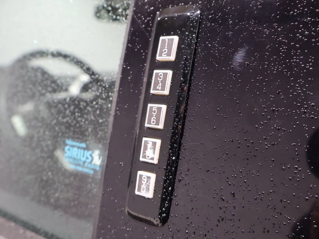 Used 2016 Ford F150 Lariat image 9